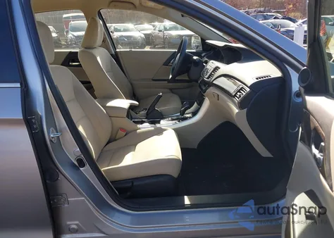 2017 Honda Accord Hybrid z USA, uszkodzony, nr VIN JHMCR6F31HC016272